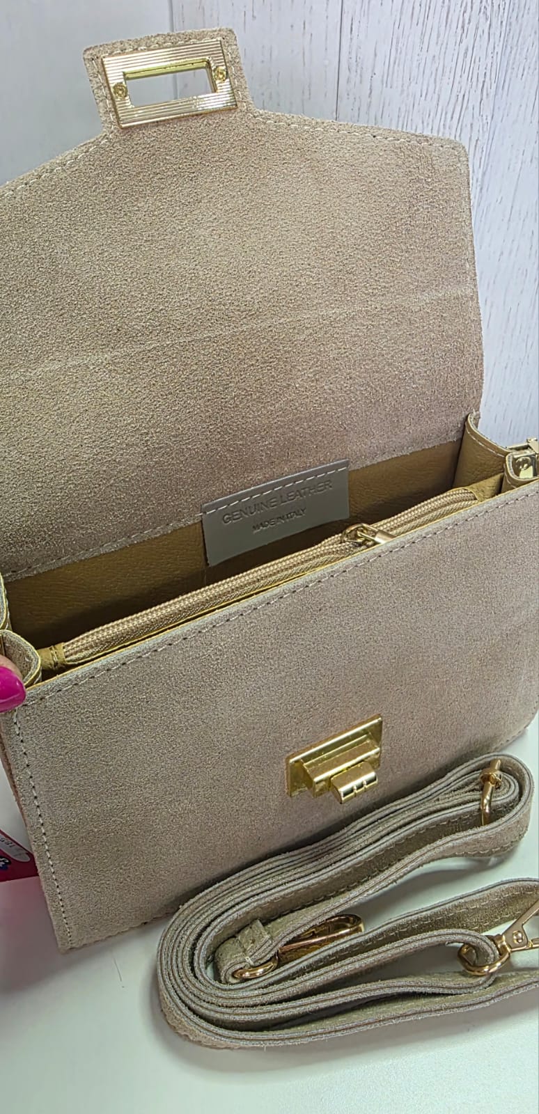 8f1bb16d-b771-47cd-a338-f70daceb3b21