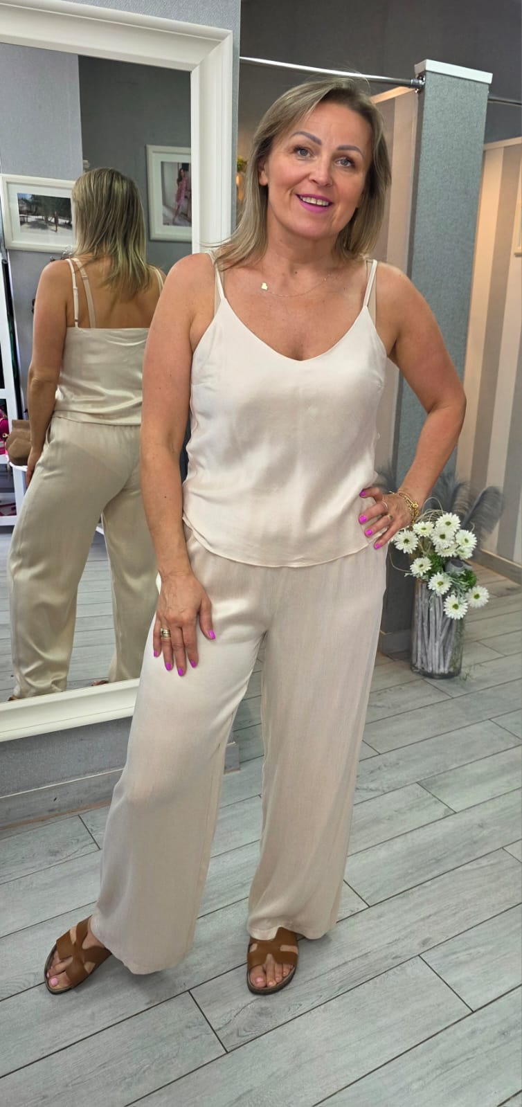 c06a8749-2050-4e45-8d0e-0202ff64ddba